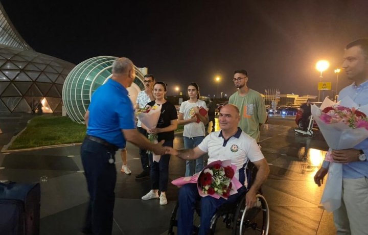 Dünya çempionatında uğur qazanmış paraüzgüçülərimiz Vətənə qayıdıblar