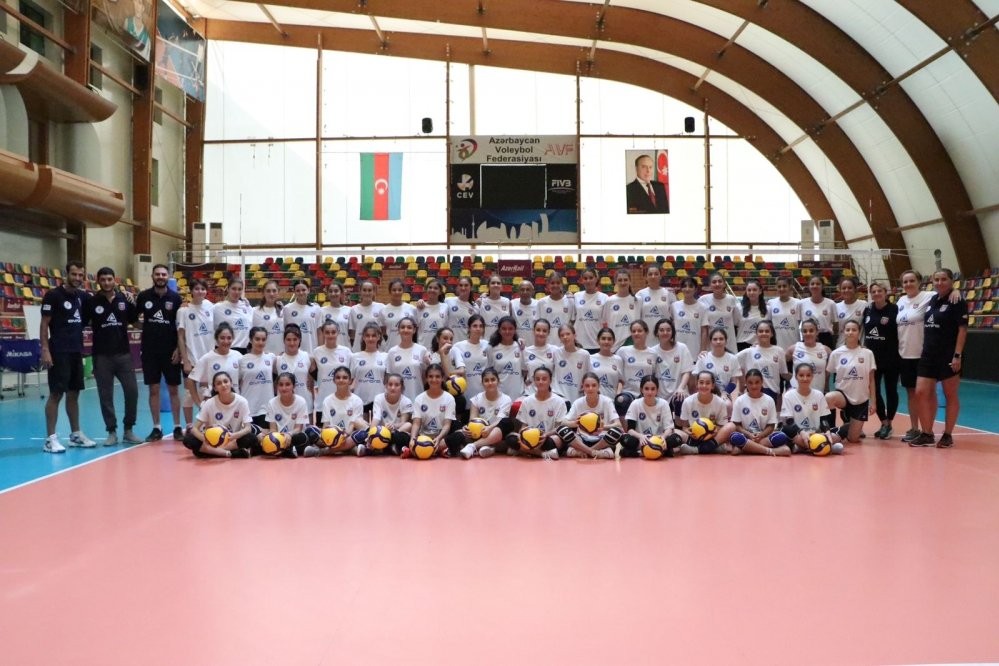 Voleybol düşərgəsinə start verilib