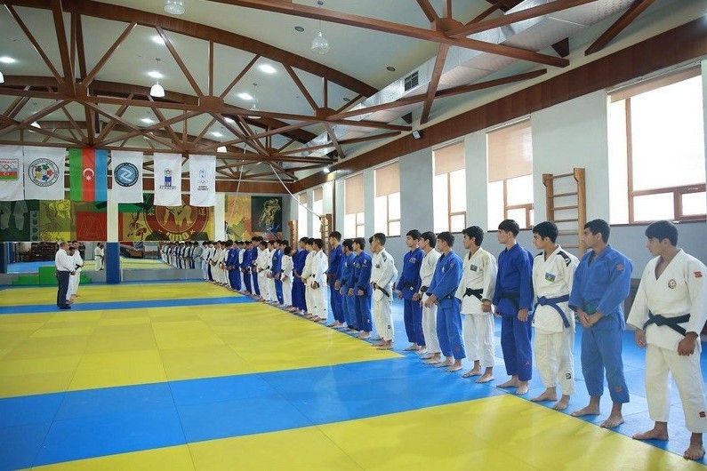 Yeniyetmə cüdoçular dünya çempionatına yola düşüblər