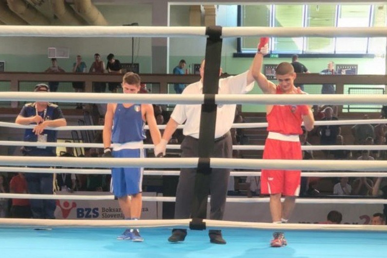 Avropa birinciliyi: Azərbaycanın iki boksçusu minimum bürünc medalı təmin edib