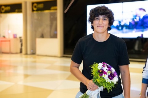 Dünya oyunlarında uğurlu çıxış edən paralimpiyaçılarımız Vətənə qayıdıblar - FOTO