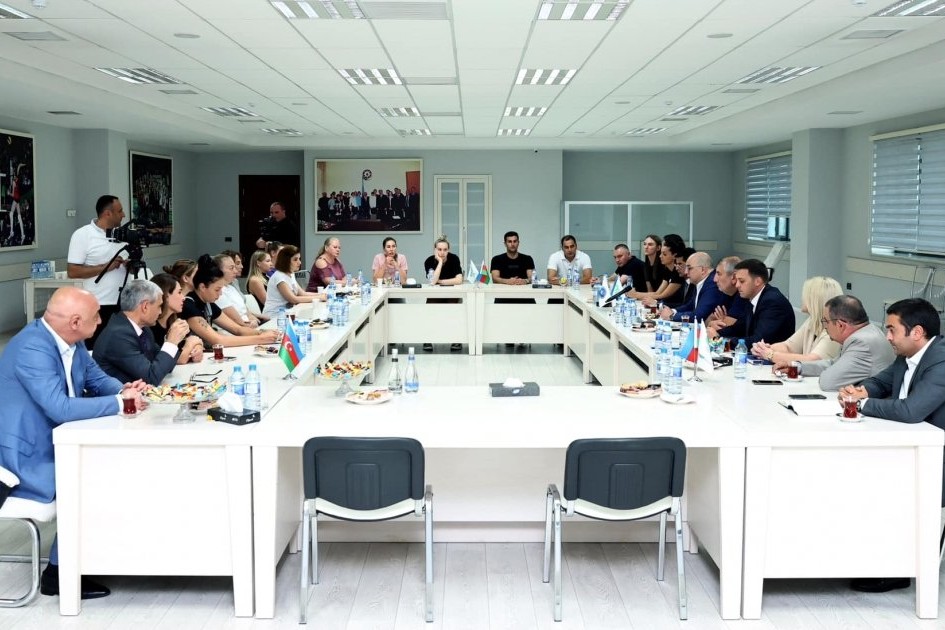 Federasiya prezidenti voleybol yığması ilə görüşdü