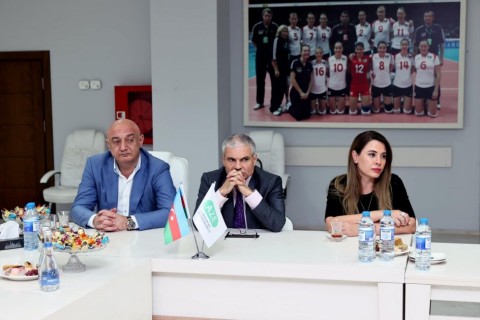 Federasiya prezidenti voleybol yığması ilə görüşdü