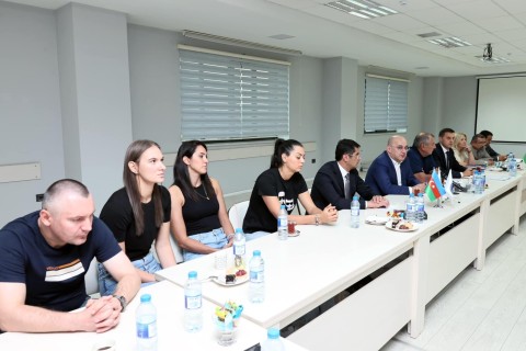 Federasiya prezidenti voleybol yığması ilə görüşdü
