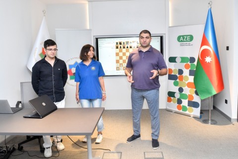 Nicat Abasov yeniyetmələrlə görüşüb - FOTO