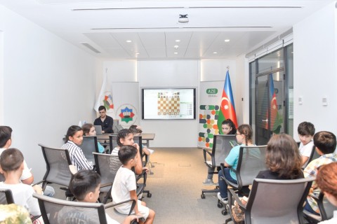 Nicat Abasov yeniyetmələrlə görüşüb - FOTO
