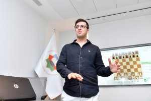 Nicat Abasov yeniyetmələrlə görüşüb - FOTO