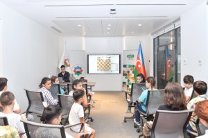 Nicat Abasov yeniyetmələrlə görüşüb - FOTO