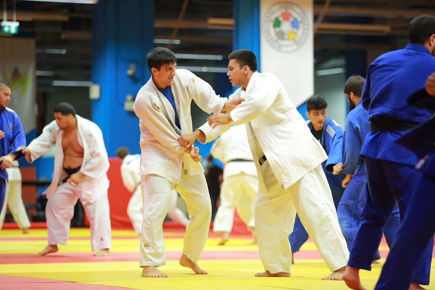 Узбекские дзюдоисты потренировались в Баку - ФОТО