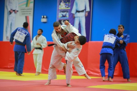 Узбекские дзюдоисты потренировались в Баку - ФОТО