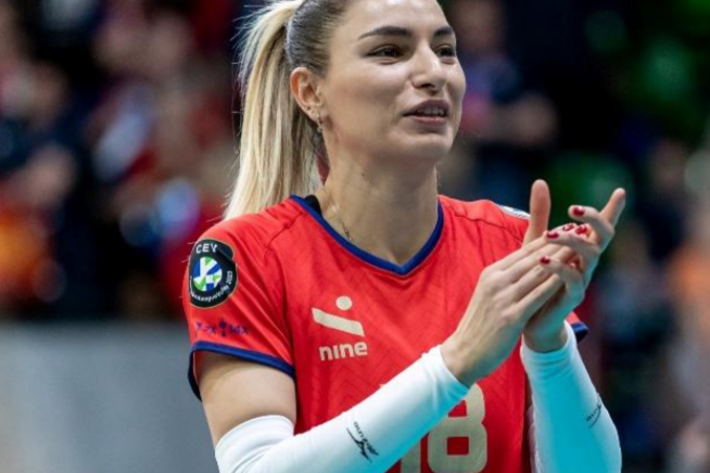 Абдулазимова начала тренировки с "Вашашем"