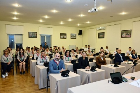 Министр Фарид Гаибов встретился с молодежью, принимавшей участие в международных мероприятиях - ФОТО