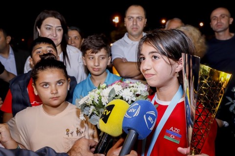 Чемпионы Европы вернулись на родину - ФОТО