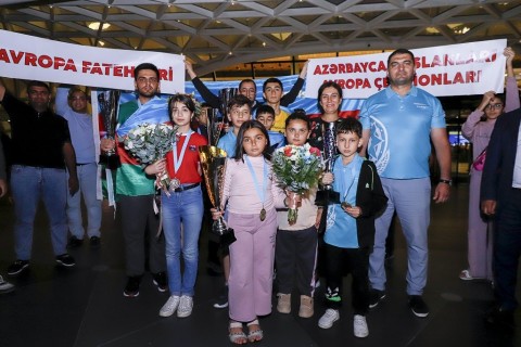 Чемпионы Европы вернулись на родину - ФОТО
