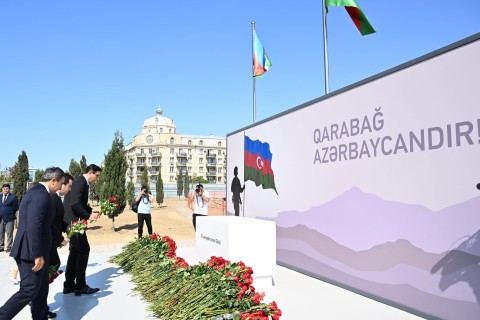 Коллектив Министерства молодежи и спорта почтил память шехидов - ФОТО