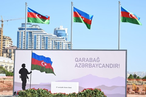 Коллектив Министерства молодежи и спорта почтил память шехидов - ФОТО