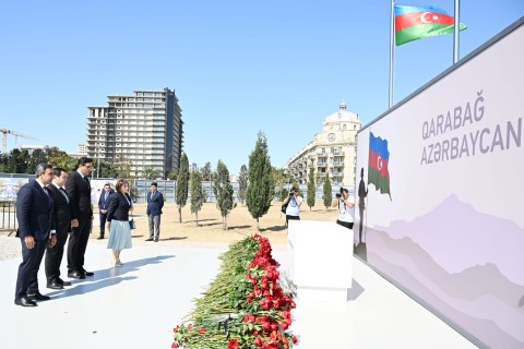 Коллектив Министерства молодежи и спорта почтил память шехидов - ФОТО