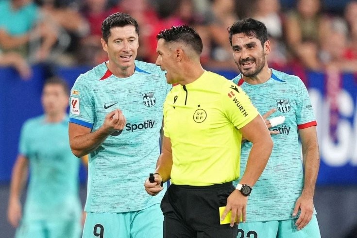 Полиция провела обыск в штаб-квартире Каталонской федерации футбола по делу Негрейры