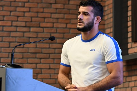 Fərid Qayıbov ölkəmizi uğurla təmsil etmiş idmançılar və onların məşqçiləri ilə görüşüb - FOTO