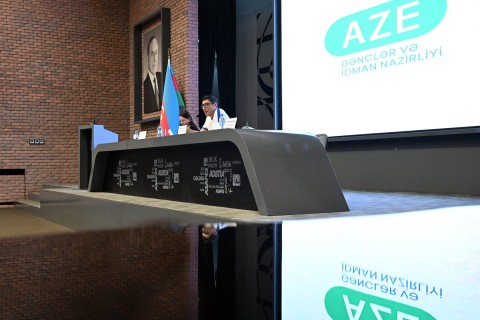 Fərid Qayıbov ölkəmizi uğurla təmsil etmiş idmançılar və onların məşqçiləri ilə görüşüb - FOTO