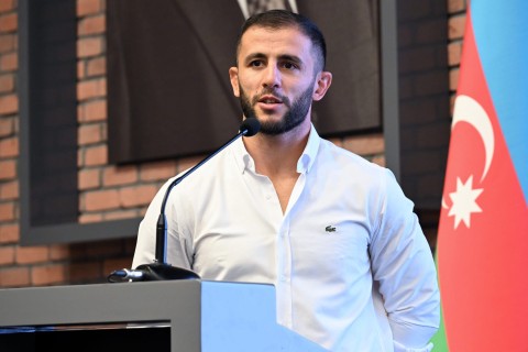 Fərid Qayıbov ölkəmizi uğurla təmsil etmiş idmançılar və onların məşqçiləri ilə görüşüb - FOTO