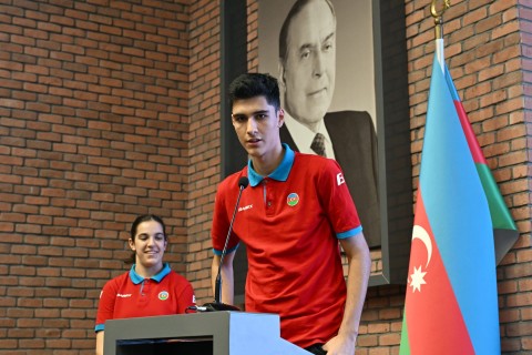 Fərid Qayıbov ölkəmizi uğurla təmsil etmiş idmançılar və onların məşqçiləri ilə görüşüb - FOTO