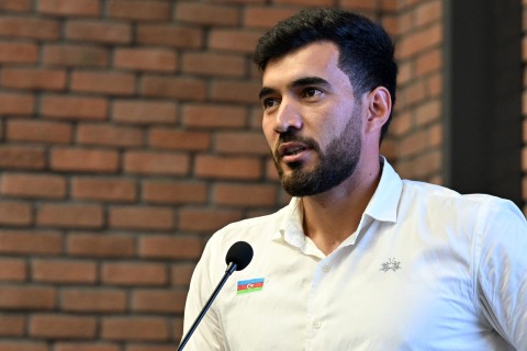 Fərid Qayıbov ölkəmizi uğurla təmsil etmiş idmançılar və onların məşqçiləri ilə görüşüb - FOTO
