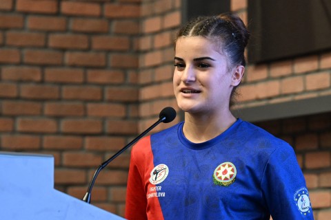 Fərid Qayıbov ölkəmizi uğurla təmsil etmiş idmançılar və onların məşqçiləri ilə görüşüb - FOTO