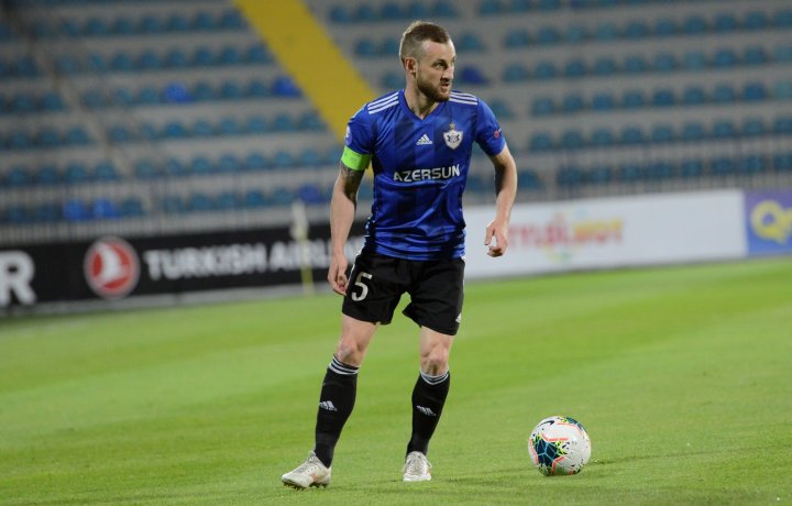 UEFA  Maksimi təbrik etdi