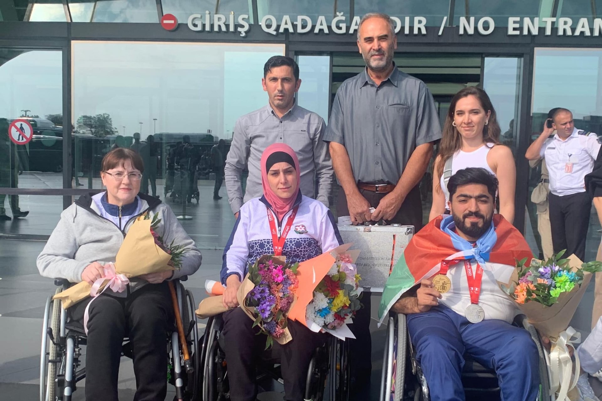 Dünya çempionatından qayıdan paraatıcıların qarşılanma mərasimi olub