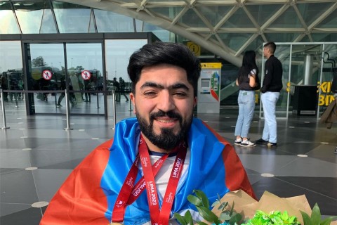 Dünya çempionatından qayıdan paraatıcıların qarşılanma mərasimi olub