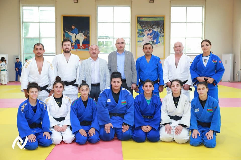 Gənc cüdoçular dünya çempionatına yola düşdülər