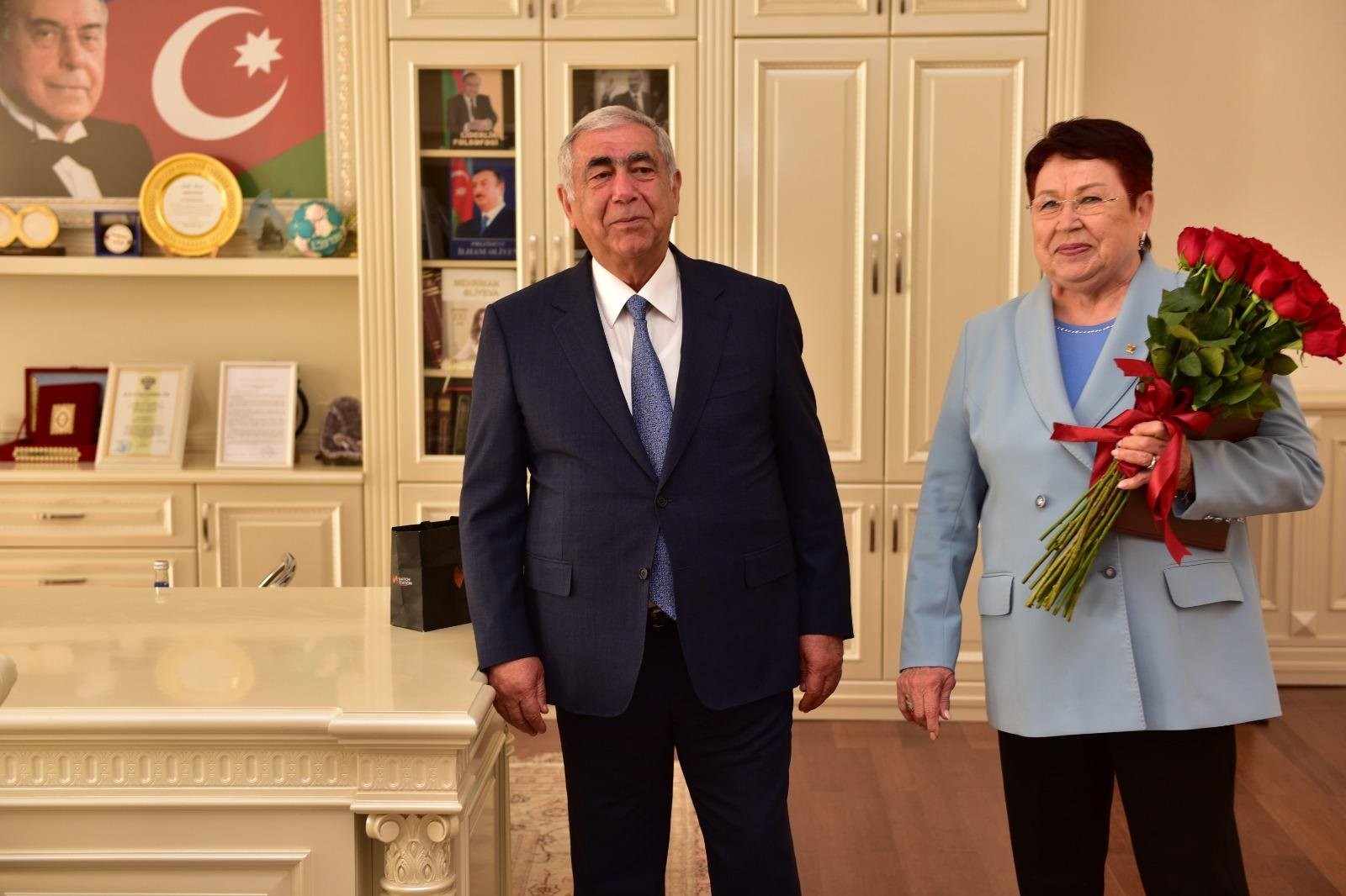 Lyudmila Şubinaya 75 illik yubileyi münasibətilə fəxri fərman təqdim olunub