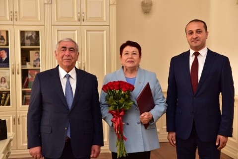 Lyudmila Şubinaya 75 illik yubileyi münasibətilə fəxri fərman təqdim olunub
