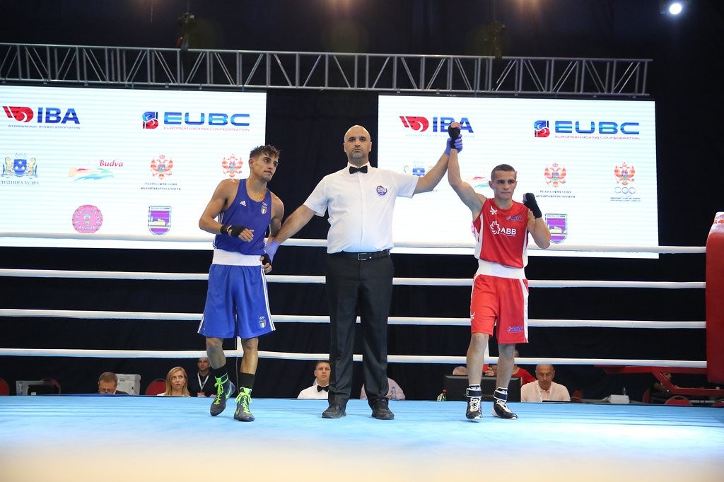 The Azerbaijani boxer defeated the Russian player of Armenian origin and advanced to the semi-finals
