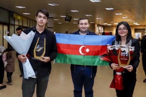 Dünya çempionatında tarixi nəticə qazanan Azərbaycan şahmatçıları Vətənə qayıdıblar - FOTO