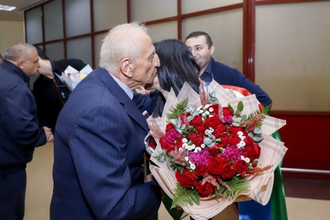 Dünya çempionatında tarixi nəticə qazanan Azərbaycan şahmatçıları Vətənə qayıdıblar - FOTO