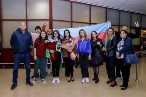 Dünya çempionatında tarixi nəticə qazanan Azərbaycan şahmatçıları Vətənə qayıdıblar - FOTO