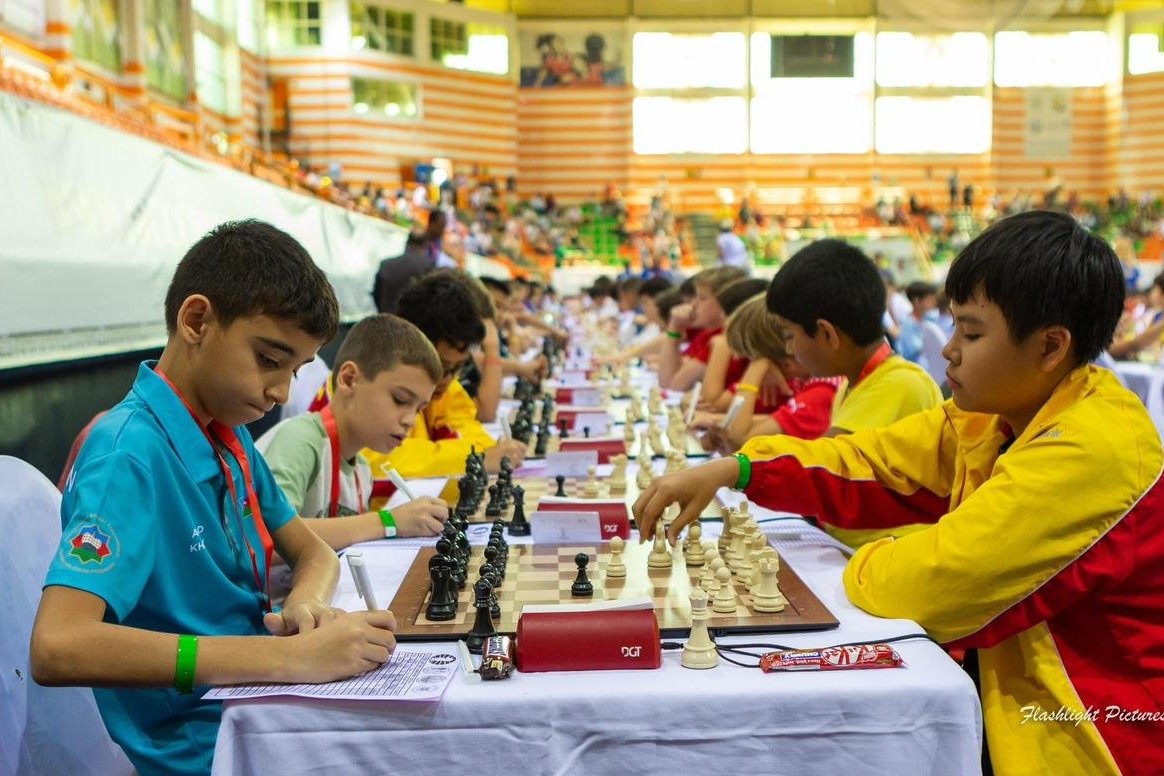 Азербайджанский шахматист сыграл вничью с лидером первенства мира