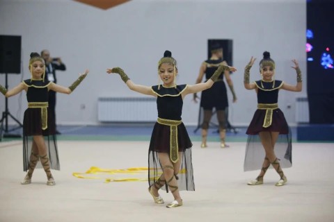 Яркая церемония открытия первенства страны по художественной гимнастике в Губе - ФОТО