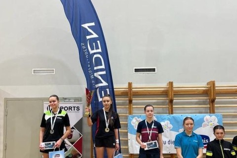 Azerbaijani table tennis players on the top of the victory podium - PHOTO