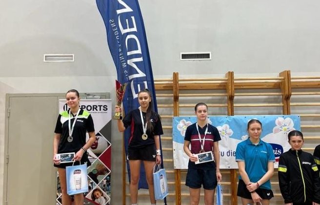 Azerbaijani table tennis players on the top of the victory podium - PHOTO