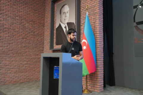 Fərid Qayıbov ötən ay ölkəmizi uğurla təmsil etmiş Azərbaycan idmançıları və onların məşqçiləri ilə görüşüb - FOTO