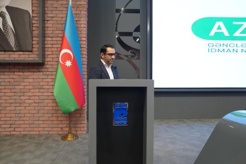 Fərid Qayıbov ötən ay ölkəmizi uğurla təmsil etmiş Azərbaycan idmançıları və onların məşqçiləri ilə görüşüb - FOTO