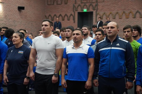 Fərid Qayıbov ötən ay ölkəmizi uğurla təmsil etmiş Azərbaycan idmançıları və onların məşqçiləri ilə görüşüb - FOTO