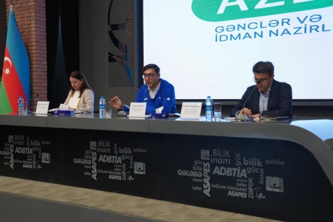 Fərid Qayıbov ötən ay ölkəmizi uğurla təmsil etmiş Azərbaycan idmançıları və onların məşqçiləri ilə görüşüb - FOTO