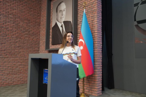 Фарид Гаибов встретился с азербайджанскими спортсменами, успешно представлявшими нашу страну в прошлом месяце, и их тренерами - ФОТО