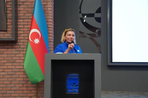 Fərid Qayıbov ötən ay ölkəmizi uğurla təmsil etmiş Azərbaycan idmançıları və onların məşqçiləri ilə görüşüb - FOTO