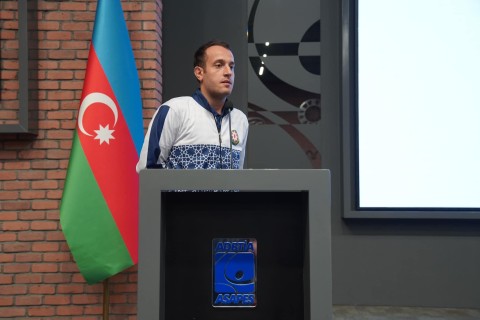 Fərid Qayıbov ötən ay ölkəmizi uğurla təmsil etmiş Azərbaycan idmançıları və onların məşqçiləri ilə görüşüb - FOTO