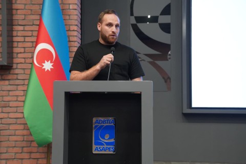 Fərid Qayıbov ötən ay ölkəmizi uğurla təmsil etmiş Azərbaycan idmançıları və onların məşqçiləri ilə görüşüb - FOTO